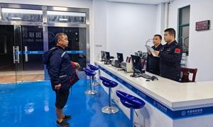 钦州边检站开通紧急通道火速救援作业烫伤船员