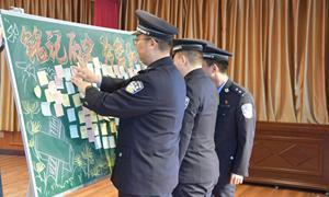 三合边检站联合龙井市东山实验小学校开展国家公祭日纪念活动