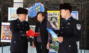 花园边境派出所多形式开展宪法宣传活动