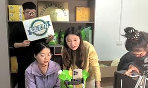 安徽省霍邱县龙潭镇：校地携手助农兴 直播带货销香米