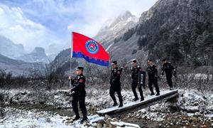 岁起新程 暖心画面绘就边关“警”色