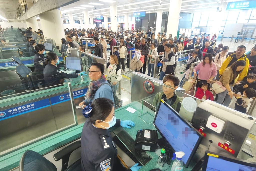 全力保障2025深港马拉松期间分流出入境人、车顺畅通关