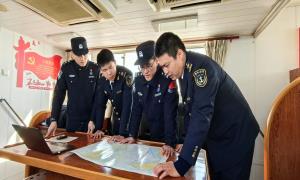 石岛边检站联合海事部门开展锚地巡查专项行动
