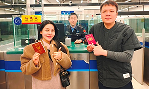 “免签”遇上“元宵”，皇岗、福田口岸持续迎外籍旅客体验中国传统文化