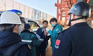 唐山边检站开通“绿色通道”救助外籍受伤船员