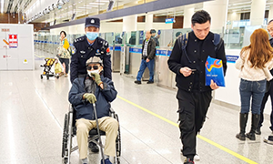 深港联动！皇岗边检站民警接续护航香港病患高效便捷通关