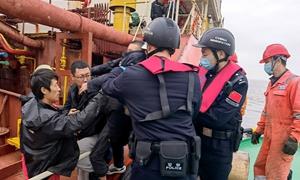 肖厝边检站开通“紧急通道”救助突发疾病船员