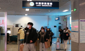 当“免签”遇上春节，延吉朝阳川国际机场口岸迎来大批外籍旅客