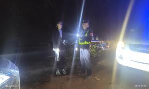 移民管理警察迅速出警救助夜行边境线迷路女子