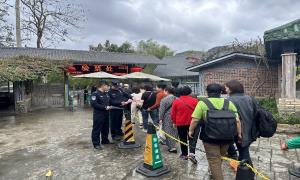 雷平边境检查站开展315权益保护宣传活动
