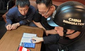 镇海边检机关深入码头“零距离”宣讲全国两会精神