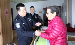学雷锋 洛阳边检为银发老人送温暖