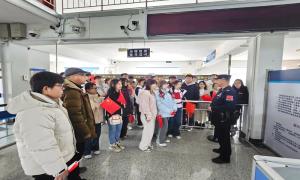 延边大学学生走进开山屯口岸共赴爱国主义教育之旅