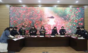 盘锦边检站开展主题插花活动