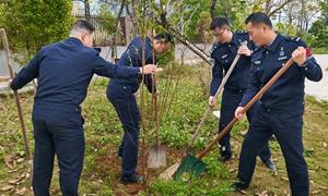 潮州边检站组织开展“绿美潮州 党员带头”义务植树主题党日活动