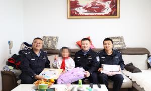 大手拉小手 许下微心愿