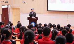 贵港边检站联合广西物流学院开展主题党日活动