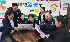 宣传“两会”精神 筑牢边疆安全防线