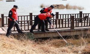 边检民警守护候鸟迁徙环境