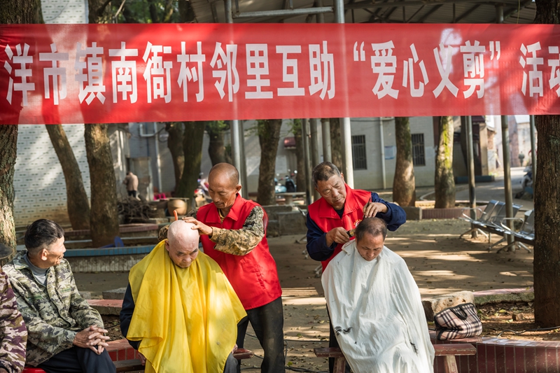 桂阳县开展家庭关爱、邻里互助活动.jpg
