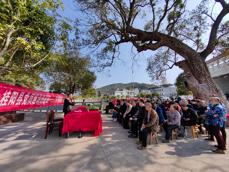桂阳县依托屋场会、板凳会、树下议事会等邀请本土专家授课（史纯华 摄）.jpg