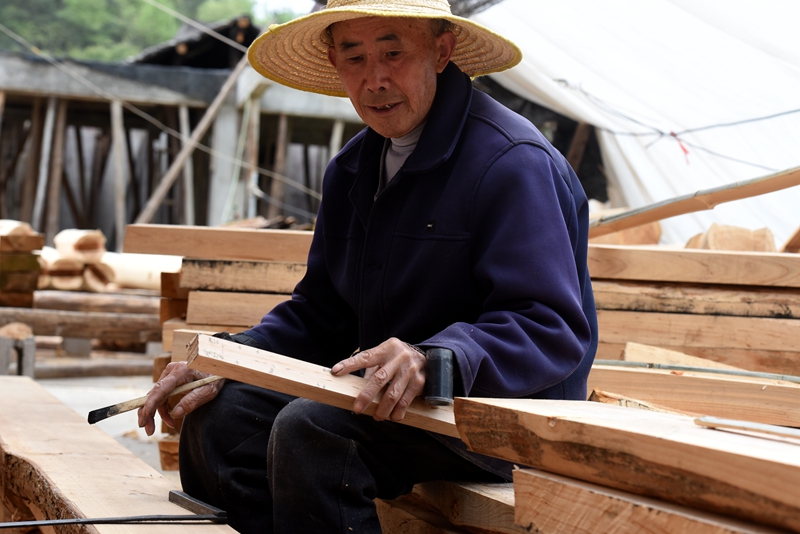 木匠正在施工。.jpg