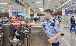 深圳皇岗边检站许子杰获评移民管理机构成绩突出青年民警