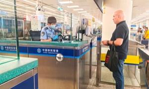 皇岗边检站多举措保障文博会参展外国客商出入境便捷顺畅