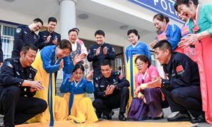 粽香情牵警民心 党建联建庆端午