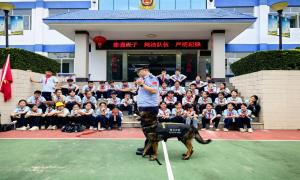 打开警营大门，让小学生零距离了解“神秘”国门卫士