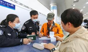 石岛边检站坚守一线?为口岸经济保驾护航