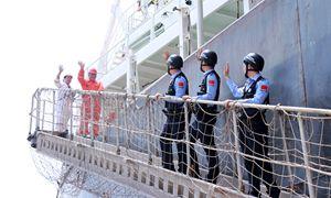 边检民警坚守岗位 护航口岸安全畅通