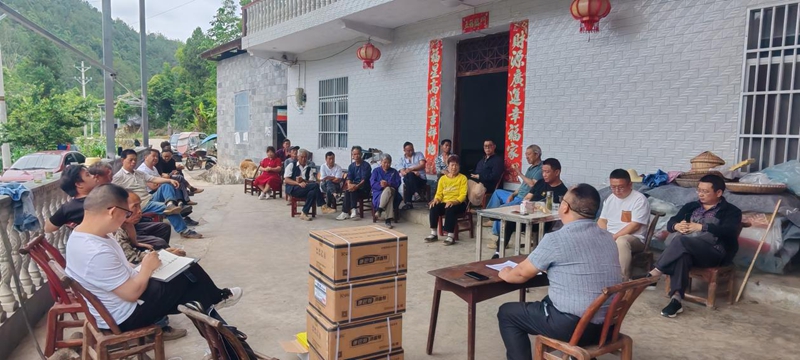 评理说事帮帮团与合作社议事会共谋发展.jpg