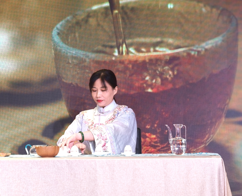 11.六堡茶茶艺表演.jpg