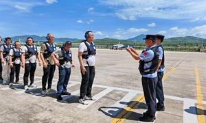 三亚边检站高效完成“勘探四号”钻井平台船员换班勤务
