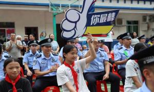 边关警营搭起“大舞台”