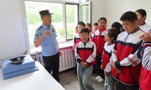 “爸”气守护 榜样力量