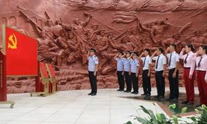 龙州边境检查站开展迎七一主题党日活动