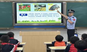 边境校园绽“警”色 筑牢禁毒防火墙