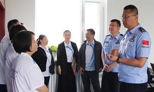 进警营体验生活 走基层现地教学