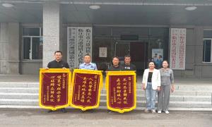 深山夜寻七小时 警民救回采药老人