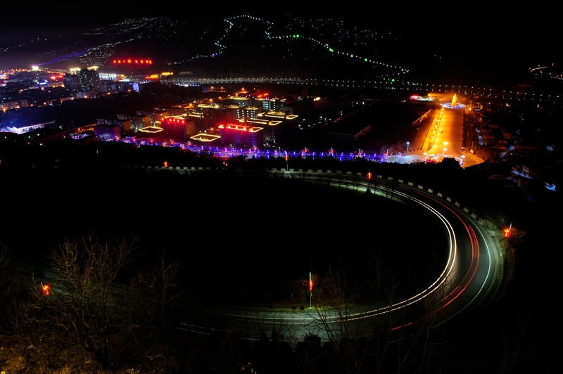 陕西省咸阳市旬邑夜景-何一平 摄.jpg