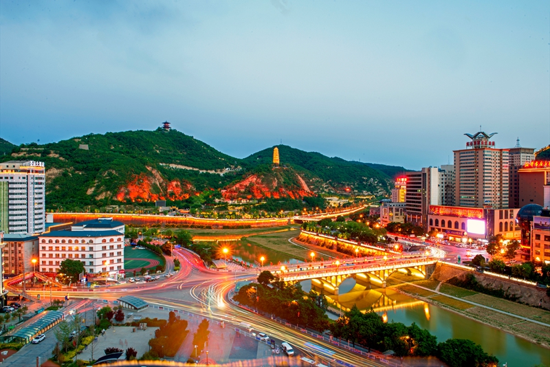 陕西省延安市宝塔区夜色-雷博 摄.jpg