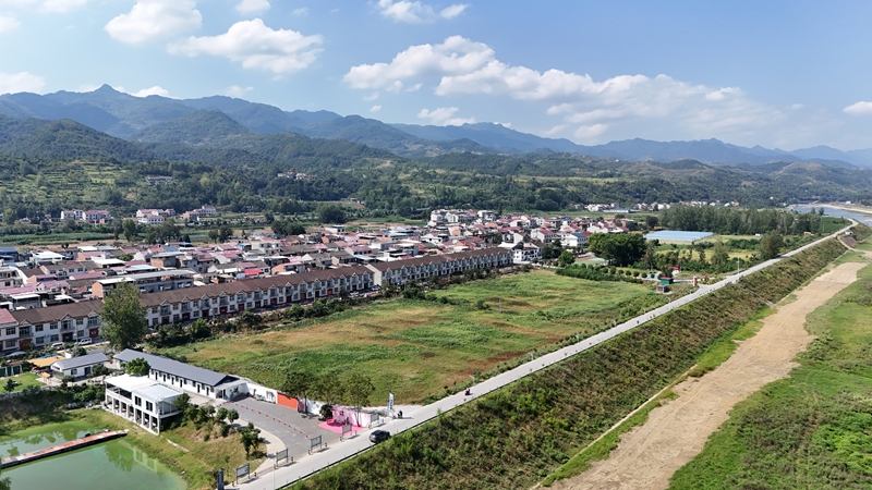 陕西省安康市汉滨区五里镇新村风貌.jpg 陕西省安康市汉滨区五里镇新村风貌.jpg