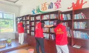 那尔轰镇：“扫黄打非”进书屋 “精神粮仓”共守护