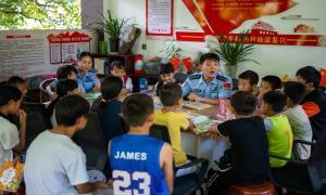 这里不仅是警务室，更是留守儿童的港湾