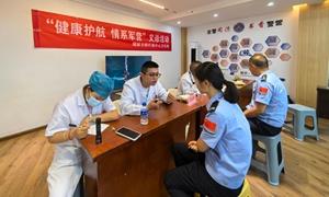 医者仁心护警魂 健康服务到一线