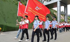 龙邦出入境边防检查站面向高校举办“国门思政课”