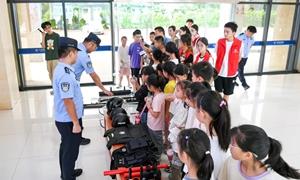 泰州边检站组织开展“青仔公益”警营开放日活动