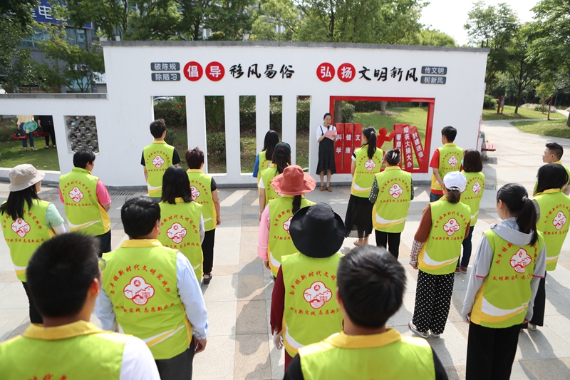 江苏省苏州市张家港市南丰镇开展移风易俗宣传活动,由各村宣传员代表交流本村道德评议会、红白理事会相关内容.jpg 江苏省苏州市张家港市南丰镇开展移风易俗宣传活动,由各村宣传员代表交流本村道德评议会、红白理事会相关内容.jpg